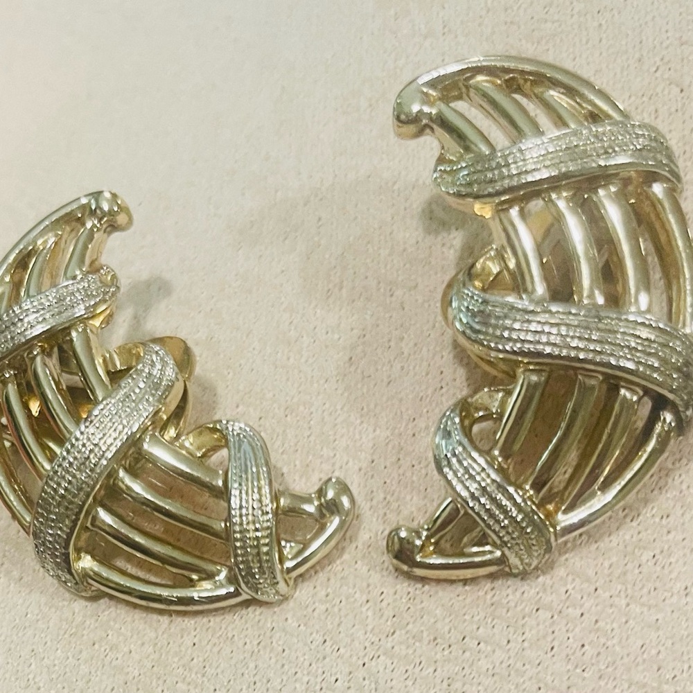 Vintage Kramer Clip On Earrings